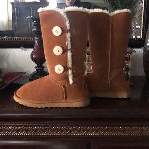 Like new!!! Uggs